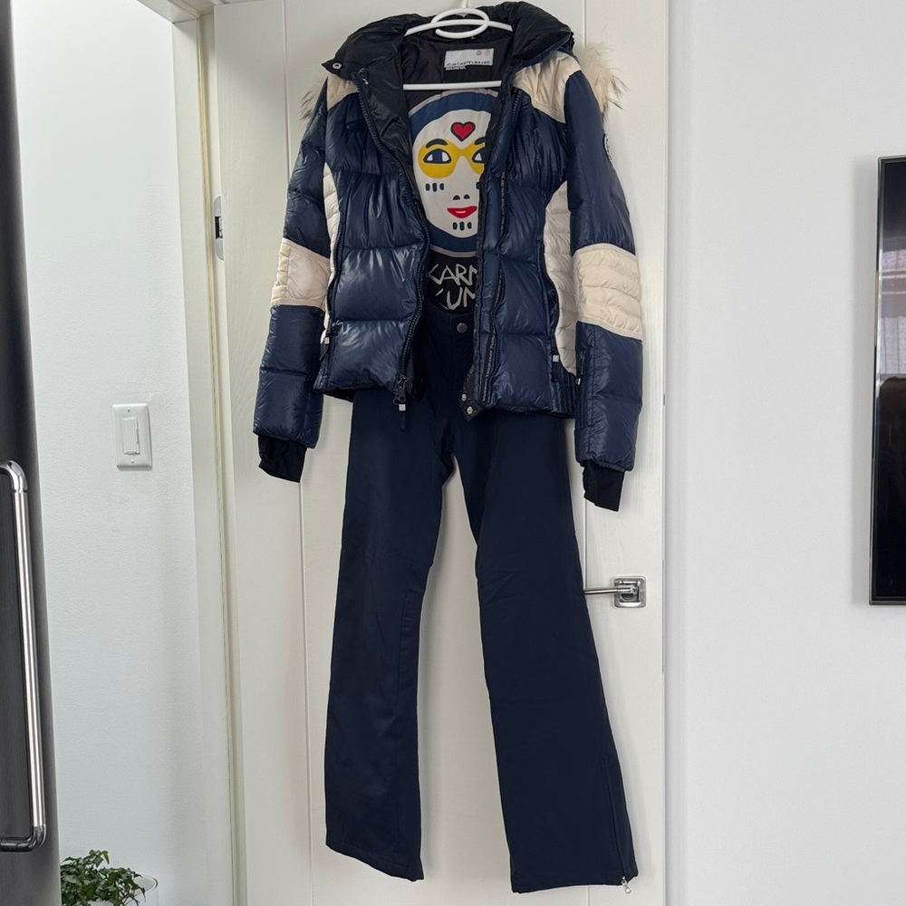 Stylish Navy and Cream ski jacket and pants